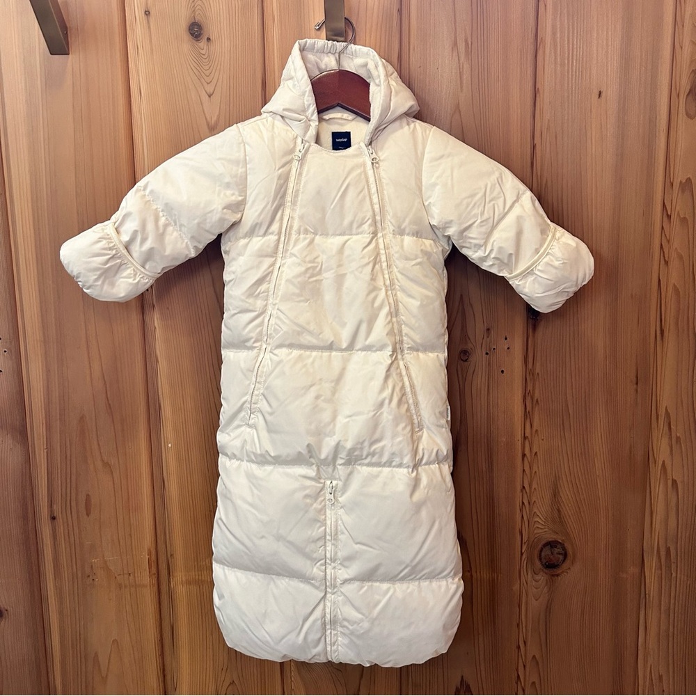Baby GAP white puffer snow bunting suit size 6-12 months
